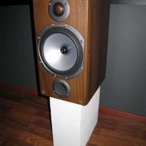 Etukaiuttimet 3kpl: Monitor Audio BR2.